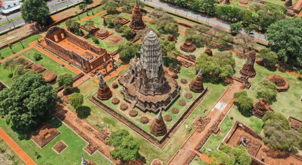 Tag 14: Ayutthaya-Bang-Pa-In-Tour mit dem Auto – Nachtzug nach Chiang Mai (B/L)