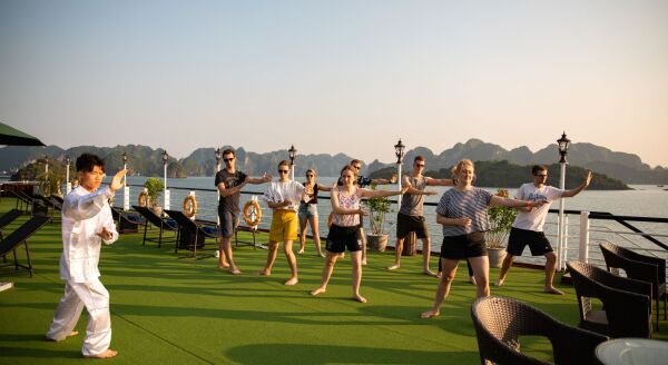 Tag 5: HALONG-BUCHT – HANOI (B/BRUNCH) – GEMEINSAME KREUZFAHRT/BUS