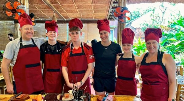 Tag 5: LOKALER MARKT, KORBBOOT, ANGELN & KOCHERLEBNIS (F/M) – GRUPPENTOUR
