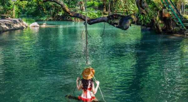 Tag 12: Vientiane – Weiterreise nach Vang Vieng mit dem Hochgeschwindigkeitszug – Besichtigung (F)