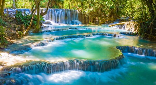 Tag 2: LUANG PRABANG – BLUMENOPFER-KURS – STADTRUNDFAHRT – KUANG-SI-WASSERFALL (B)