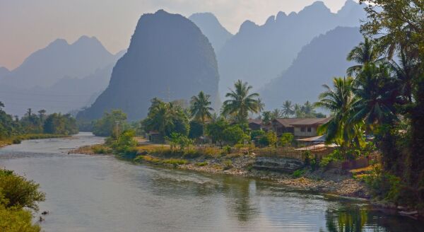 Tag 1: Willkommen in Laos – Ankunft in Vientiane