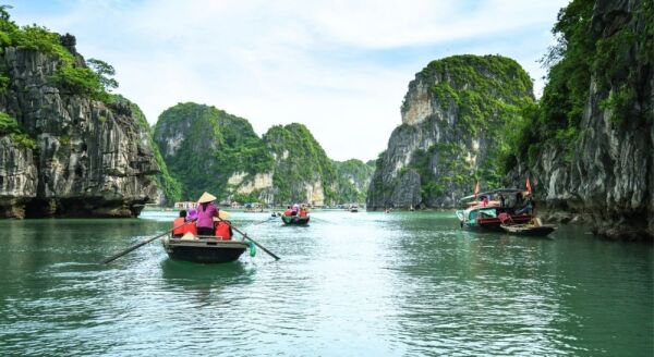 Tag 4: Halong-Bucht – zurück nach Hanoi – Flug nach Ho-Chi-Minh-Stadt (F/M) – Flug inklusive