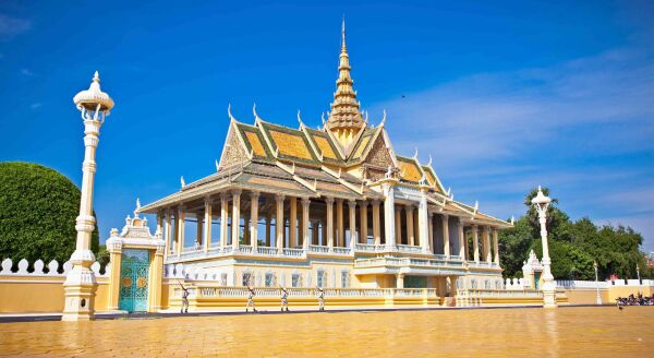 Tag 12: Stadtrundfahrt in Phnom Penh (F)