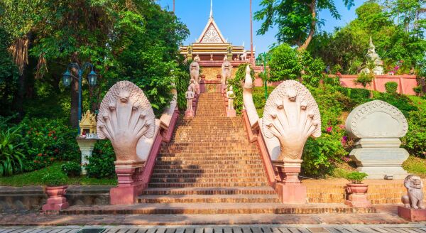 Tag 12: Stadtrundfahrt in Phnom Penh (F)