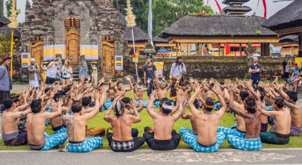 Tag 4: Halbtägige Uluwatu-&-Kecak-Tanz-Tour (F)