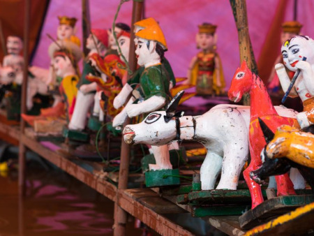 Ein talentierter Künstler aus Hanoi und seine Mini-Wasserpuppenshow