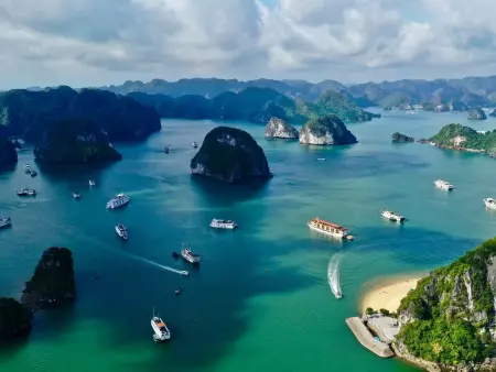 Karneval Ha Long 2024: Paraden auf dem Meer