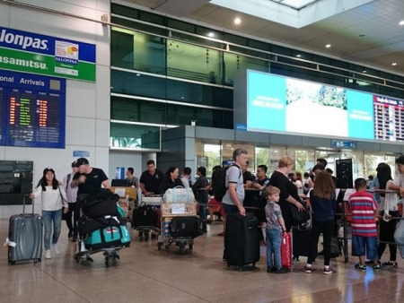 Touristen, die nachts nach Ho-Chi-Minh-Stadt fliegen, erhalten ermäßigte Flugpreise und Hotelrabatte