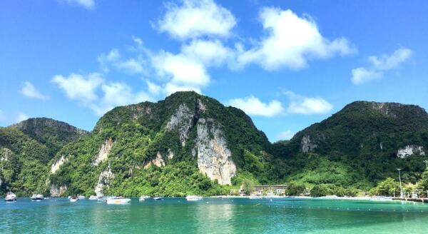 Tag 5: Erkunden Sie die Phi-Phi-Inseln, die Maya Bay und die Bamboo-Insel (F/M) – Gruppentour mit dem Schnellboot