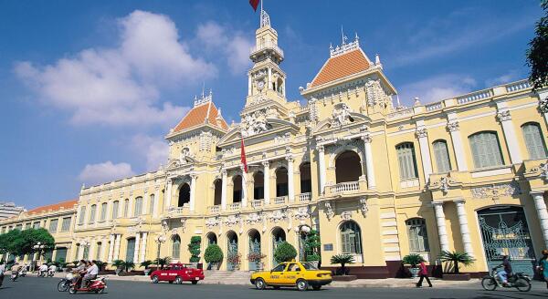Tag 10: Reise von Hue nach Ho-Chi-Minh-Stadt (F) – Flug inklusive
