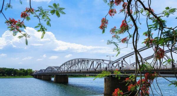 Tag 11: Fahrt von Hoi An nach Hue (F)
