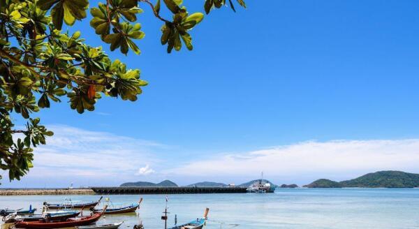 Tag 14: Genießen Sie Ihre Zeit an den Stränden von Phuket (F) – optionale Tour: Phi-Phi-Insel-Tour im gemeinsamen Schnellboot