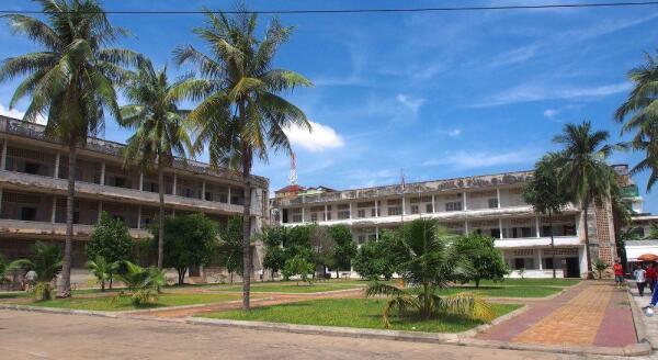 Tag 4: Besichtigung von Phnom Penh – Flug nach Ho-Chi-Minh-Stadt (B) – Flug inklusive