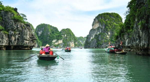 Tag 7: Ha-Long-Bucht – zurück nach Hanoi (B/Brunch)