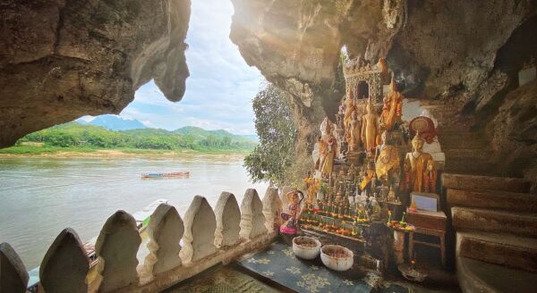 Tag 9: Luang Prabang – Pak-Ou-Höhlen – Kuang-Si-Wasserfälle (B)