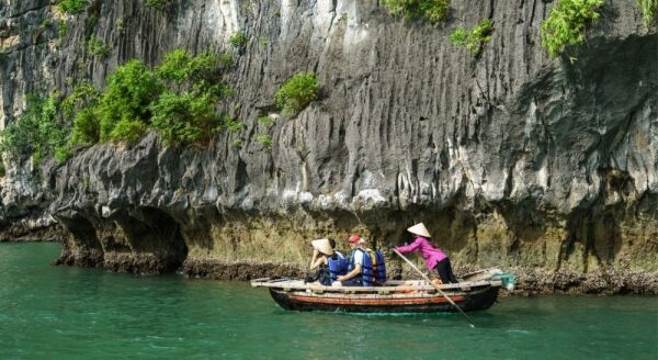 Tag 3: MORGEN IN VIETNAMS BERÜHMTESTER BUCHT – ZURÜCK NACH HANOI (F/M) – GEMEINSAME KREUZFAHRT, GEMEINSAMER BUS