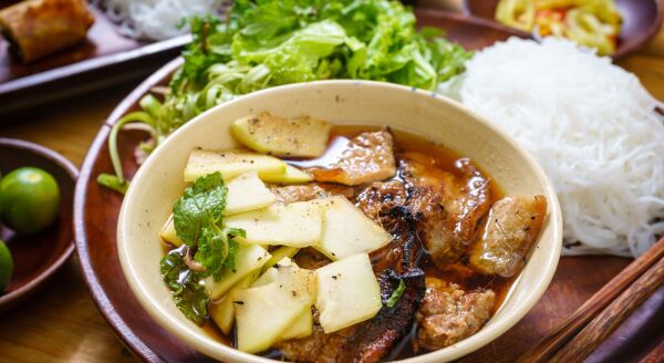 Tag 2: Verwöhnen Sie Ihre Geschmacksnerven mit einer Streetfood-Tour durch Hanoi (B/L)